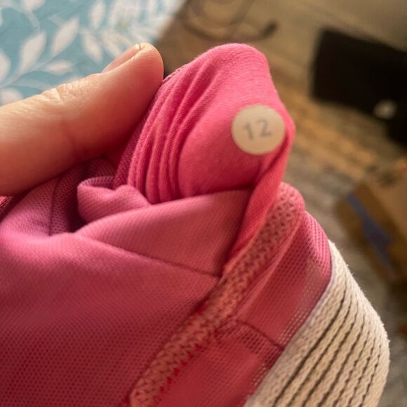 Lululemon Women’s Deep Breath Tank Size 12 Pink Deep V Yoga Top W/ Shelf Bra - Picture 5 of 7